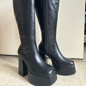 NEVER WORN PLT Black Faux Leather 70s Platform Knee High Boots